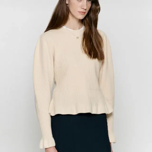 비뮤즈맨션 merino wool peplum knit