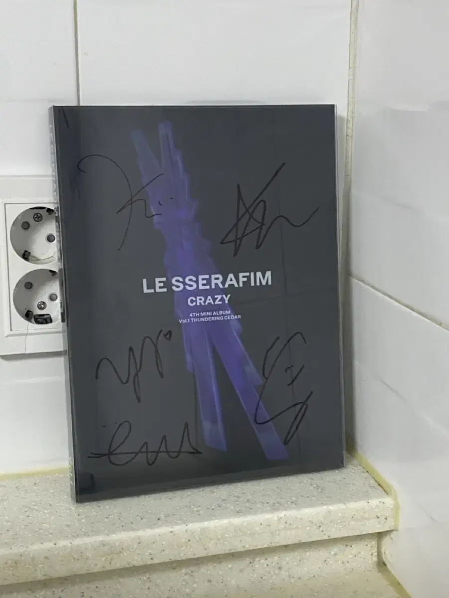 [Free shipping] LE SSERAFIM CRAZY autographed album (Not for sale)