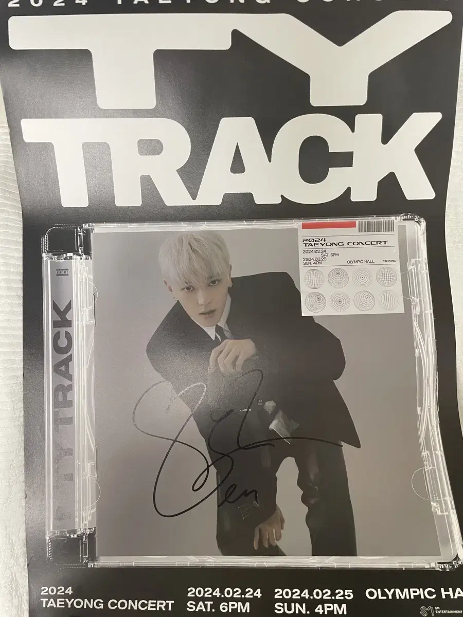 NCT nct taeyong TYTYTrack SolCon Autographed Poster