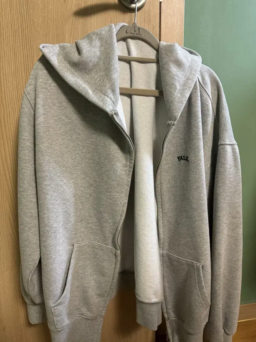 Yale gray hoodie zip-up size L