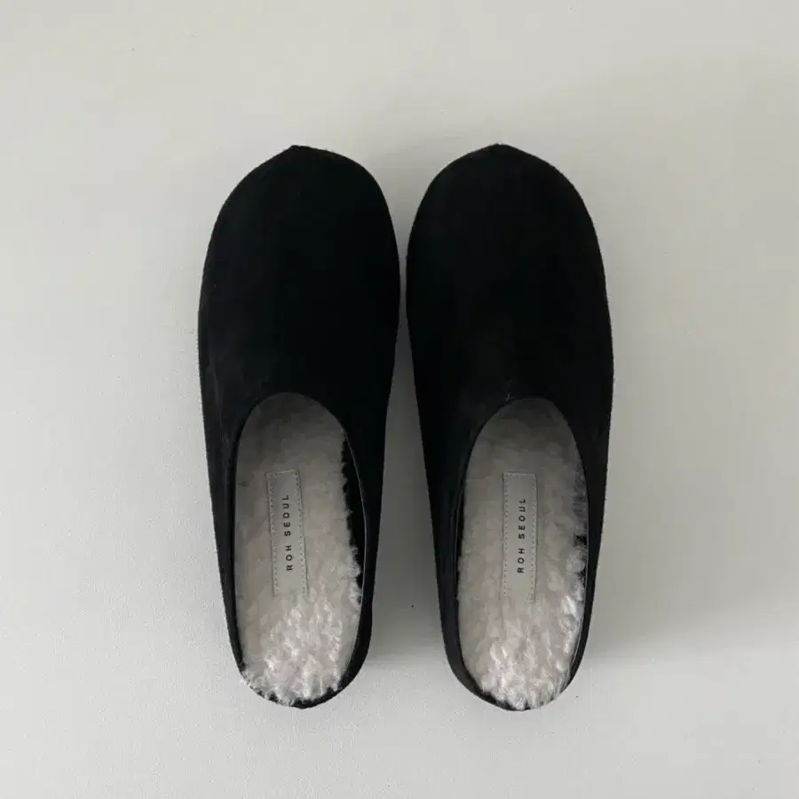 로서울 ROUND PLATFORM CLOGS - SUEDE BLACK /