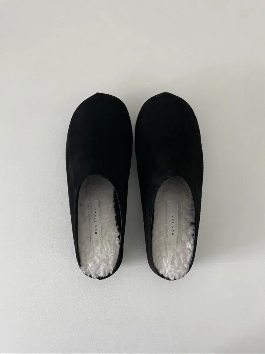 로서울 ROUND PLATFORM CLOGS - SUEDE BLACK /