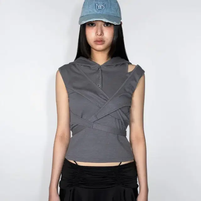 LEEY strap hooded sleeveless charcoal