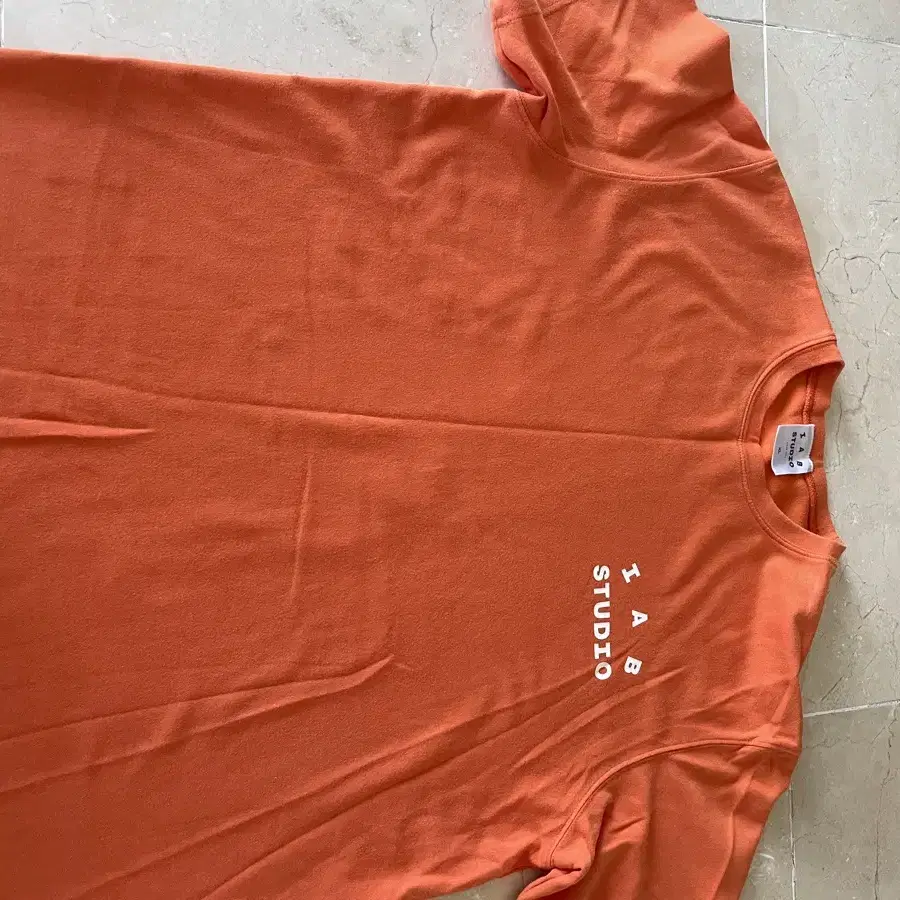 아이앱스튜디오 iabstudio orange t-shirt