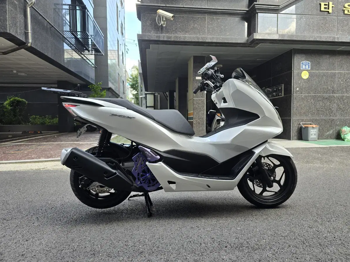 2022년식 혼다 PCX125 ABS 화이트 옵션다수차량 판매 합니다