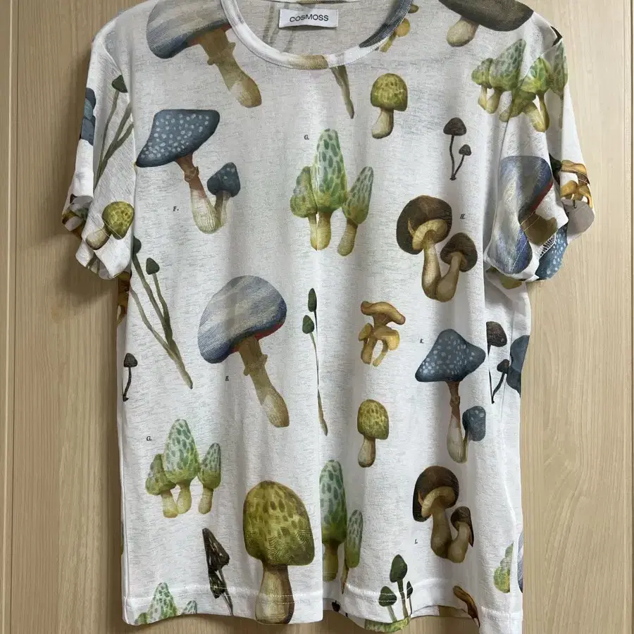 (M) COSMOSS MUSHROOM GRAPHIC T-SHIRT