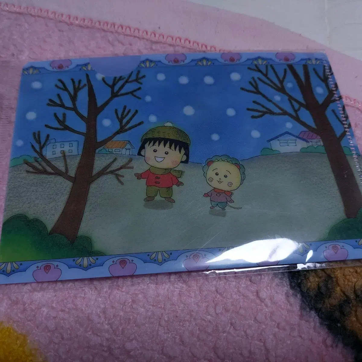 Maruko is a nine-year-old Kojikoji postcard painter.