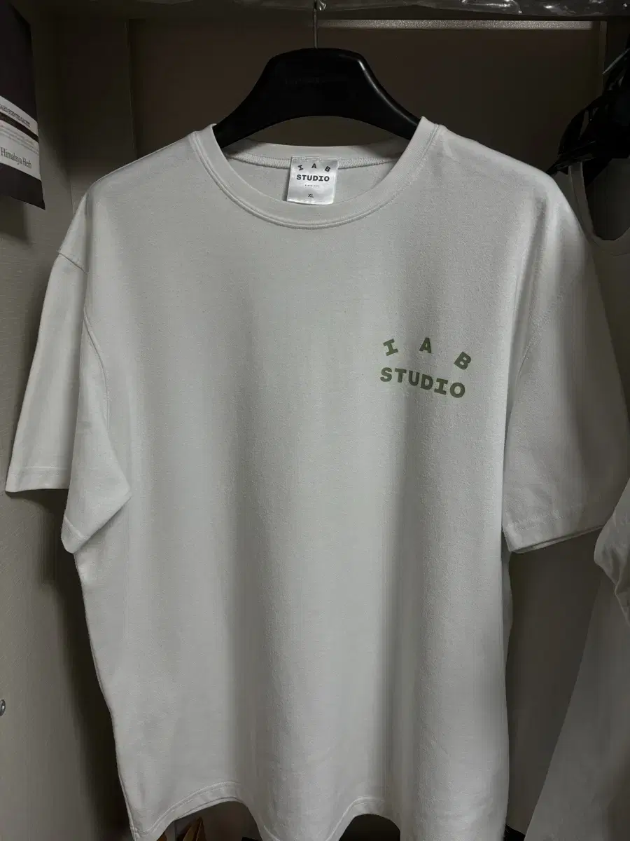 iApp Studio T-Shirt White Light Green XL