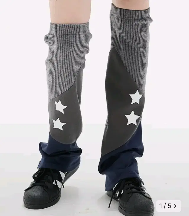 러브이즈트루 별 레그워머 차콜(DN STAR LEG WARMER) y2k