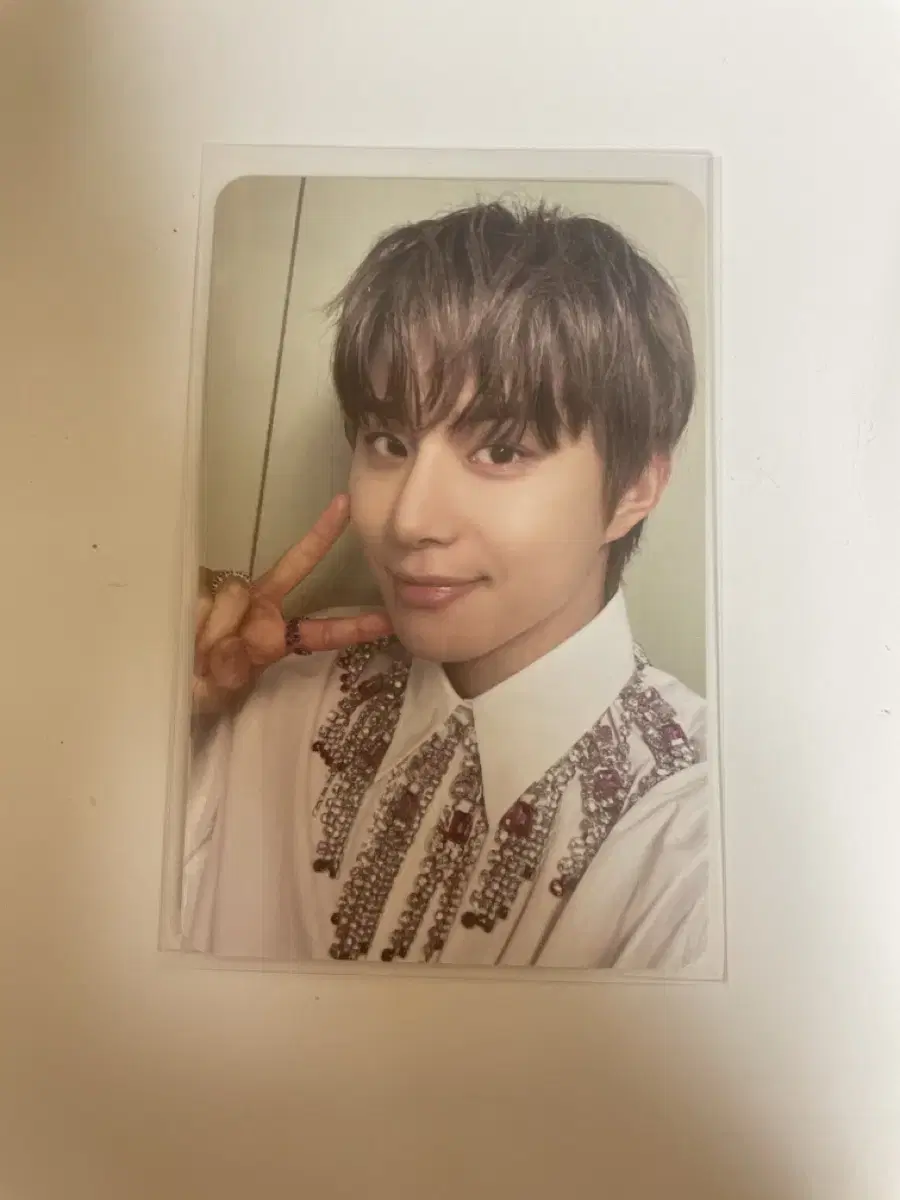 FactCheck Chandelier jungwoo photocard