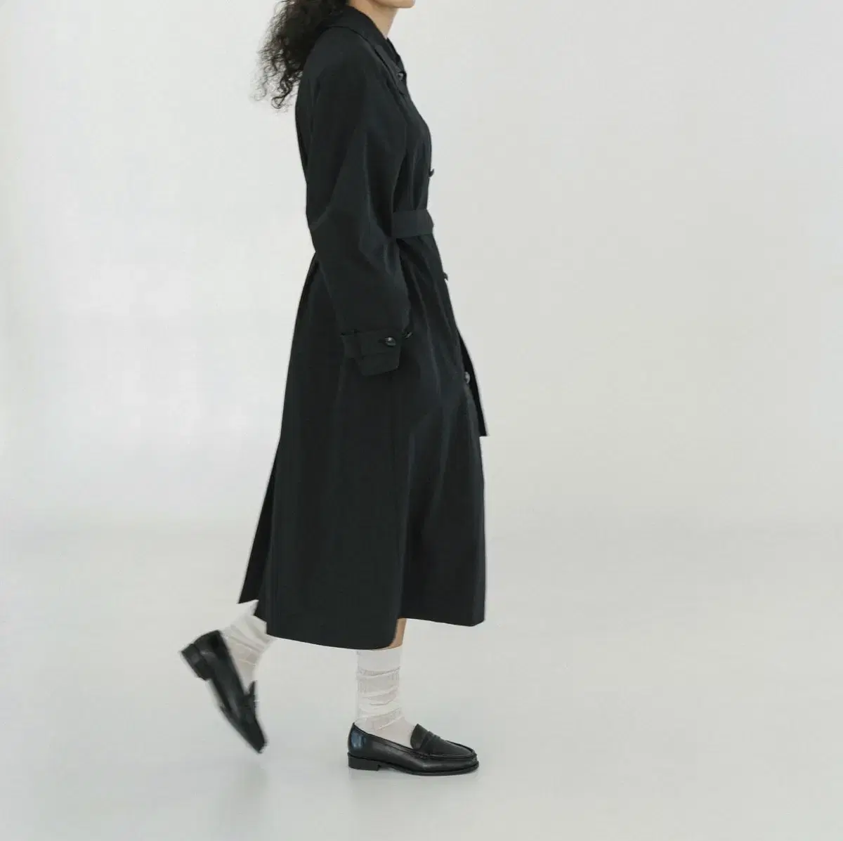 No communication) Black long trench coat