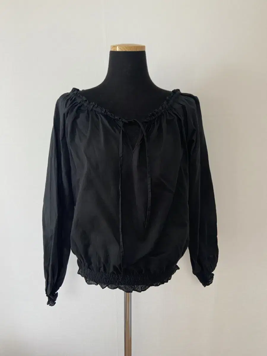 Black cropped blouse