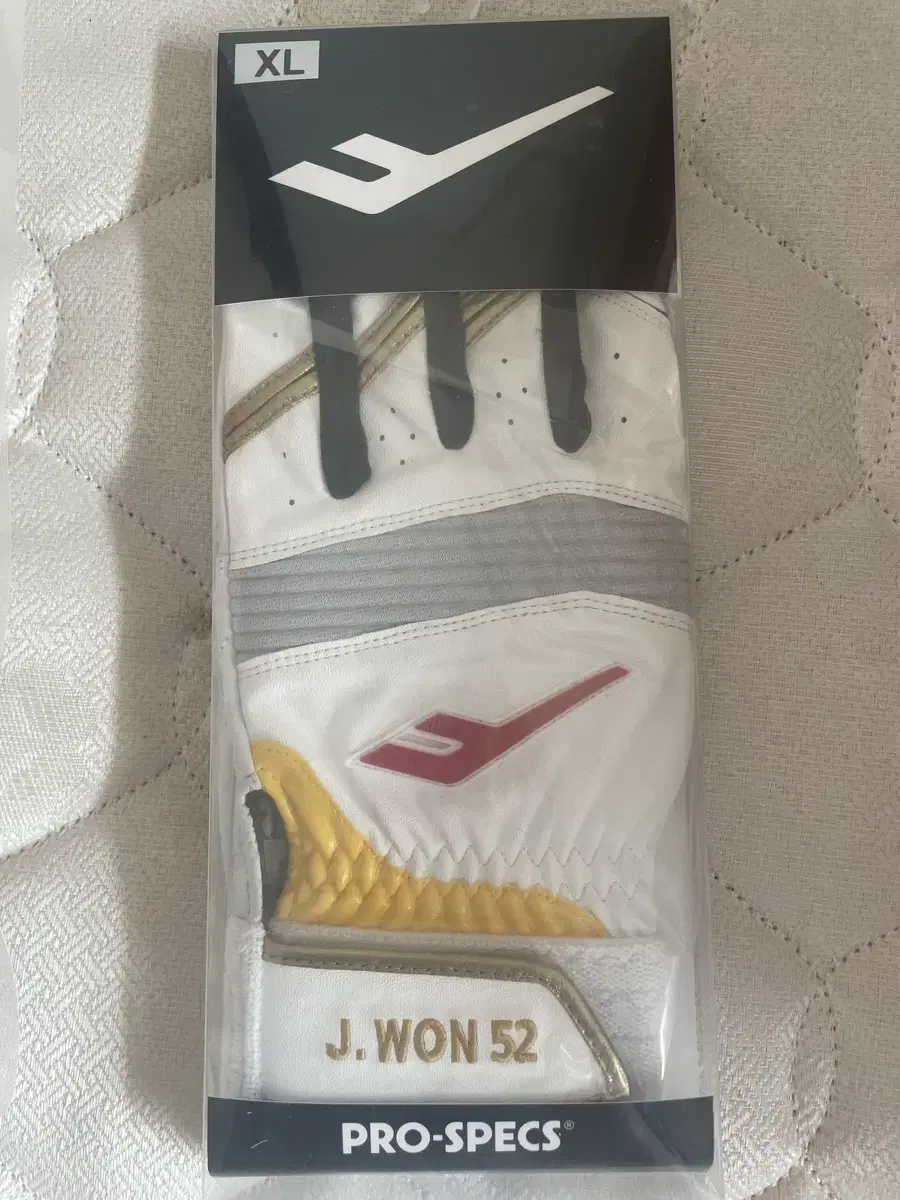 LG batting gloves for payment