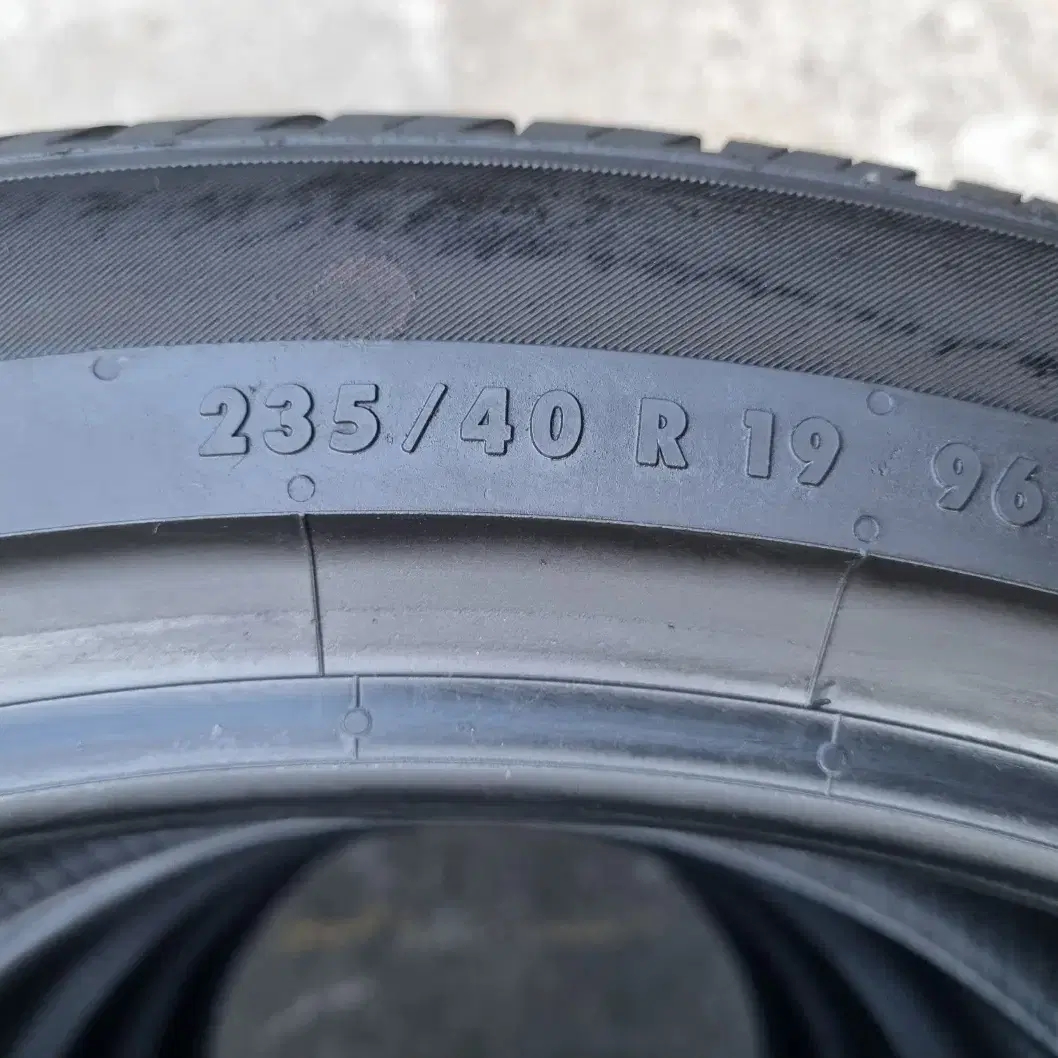 [인천중고타이어]235/40R19 콘티넨탈 프로콘택트RX 흡음제중고타이어