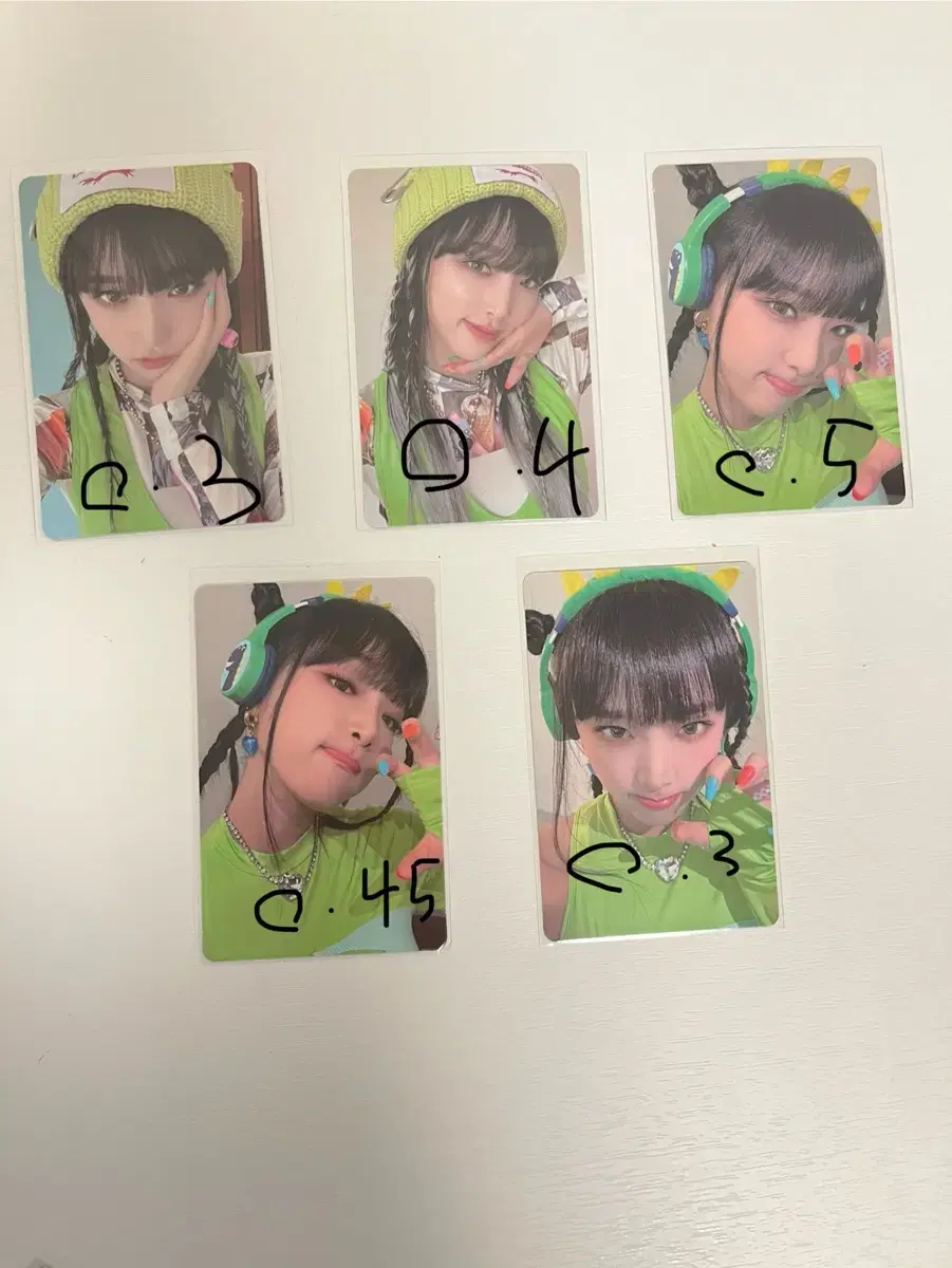 {Bombshell}Yes, photocard sell it!