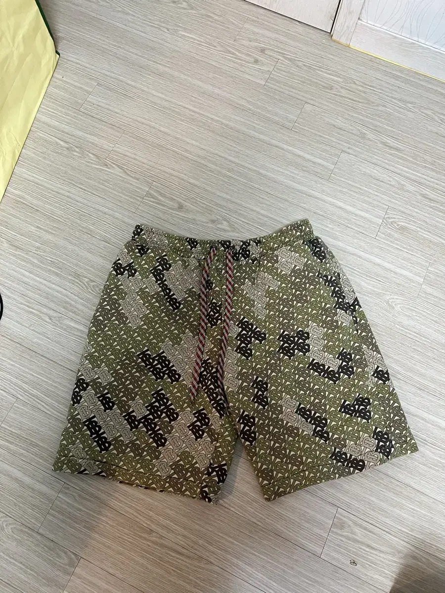 Burberry TB Camo vahn