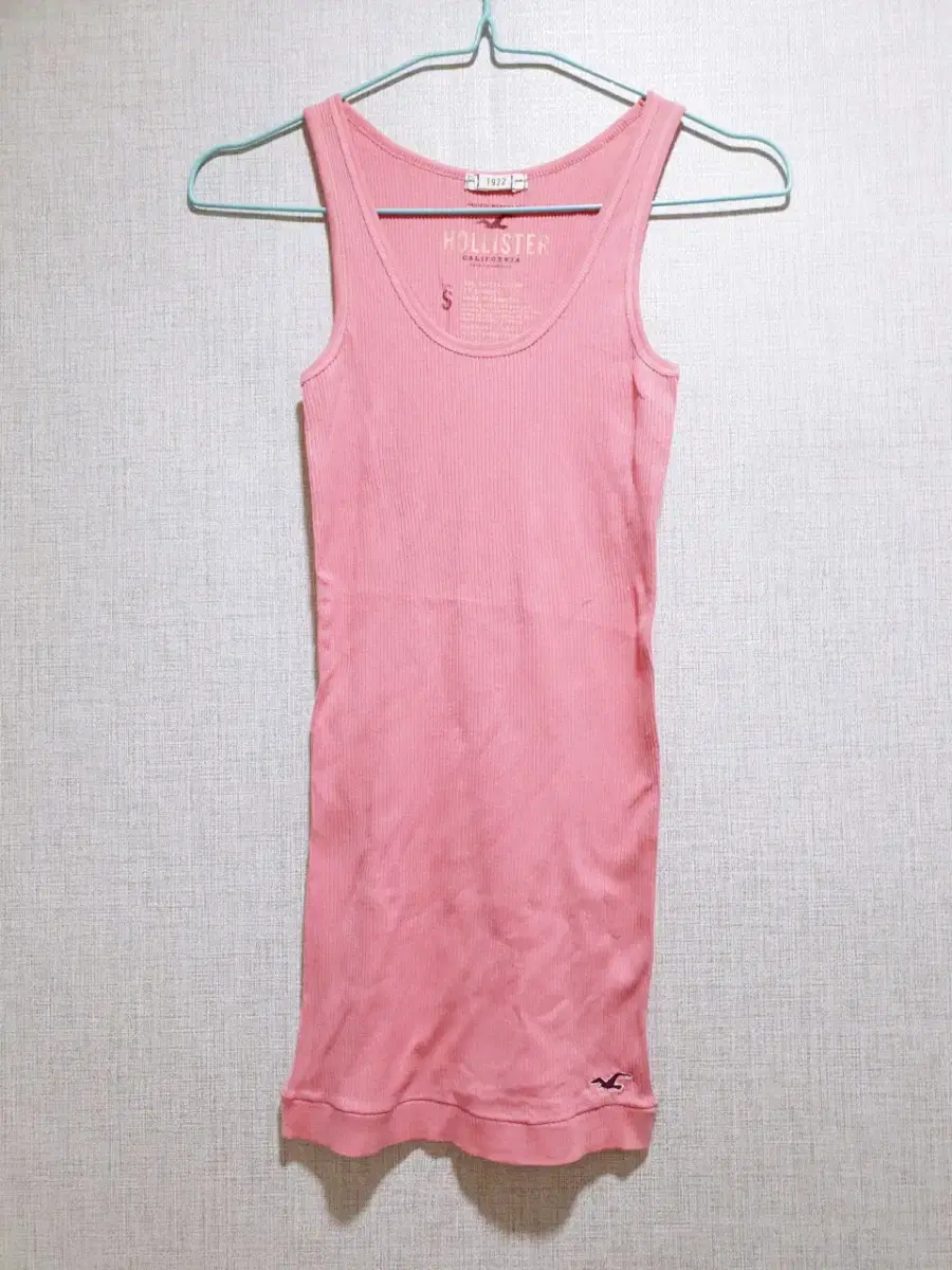 HOLLISTER | 홀리스터 (new)[hollister] min nasi,lace round neck nasi top,vintage  inner running #여름니트,#끈나시,#레이어드,#브라탑.이너나시,#속나시 on Bunjang Global Site., image size:900x1200