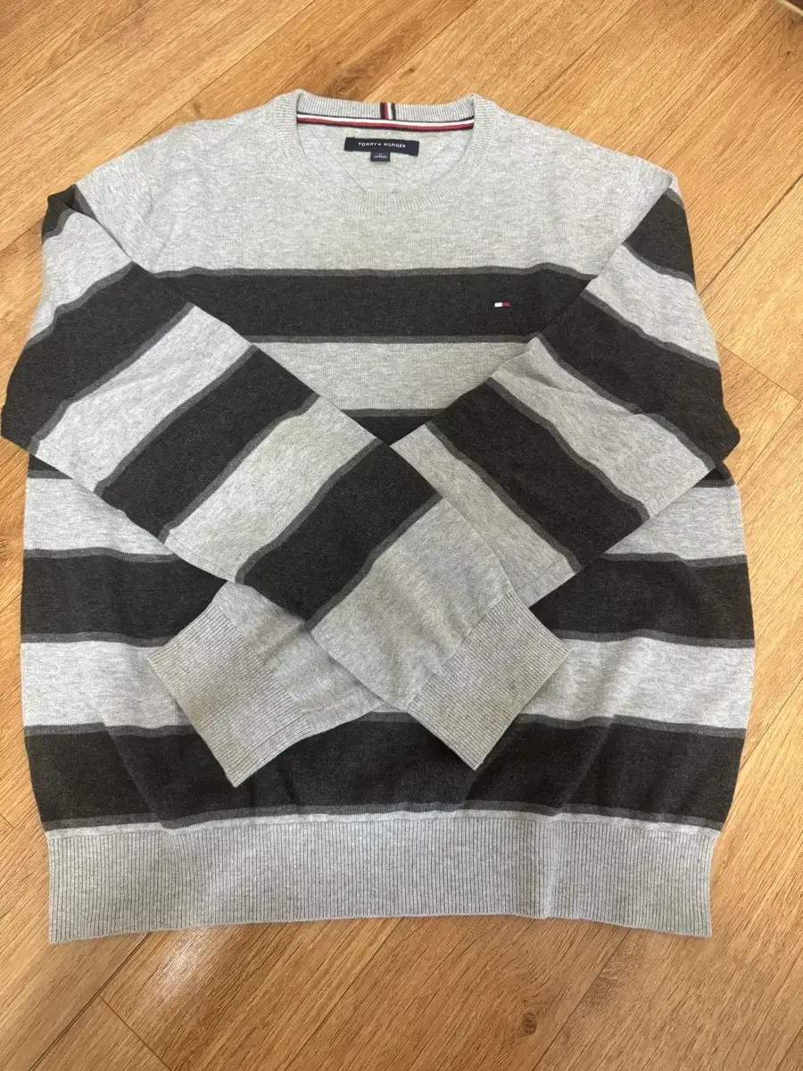 Tommy Hilfiger Knit sells