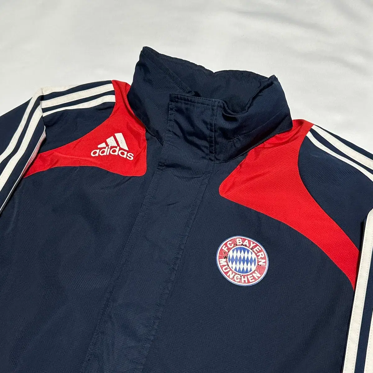 95 Adidas Bayern Munich Built-in Hooded Windbreaker