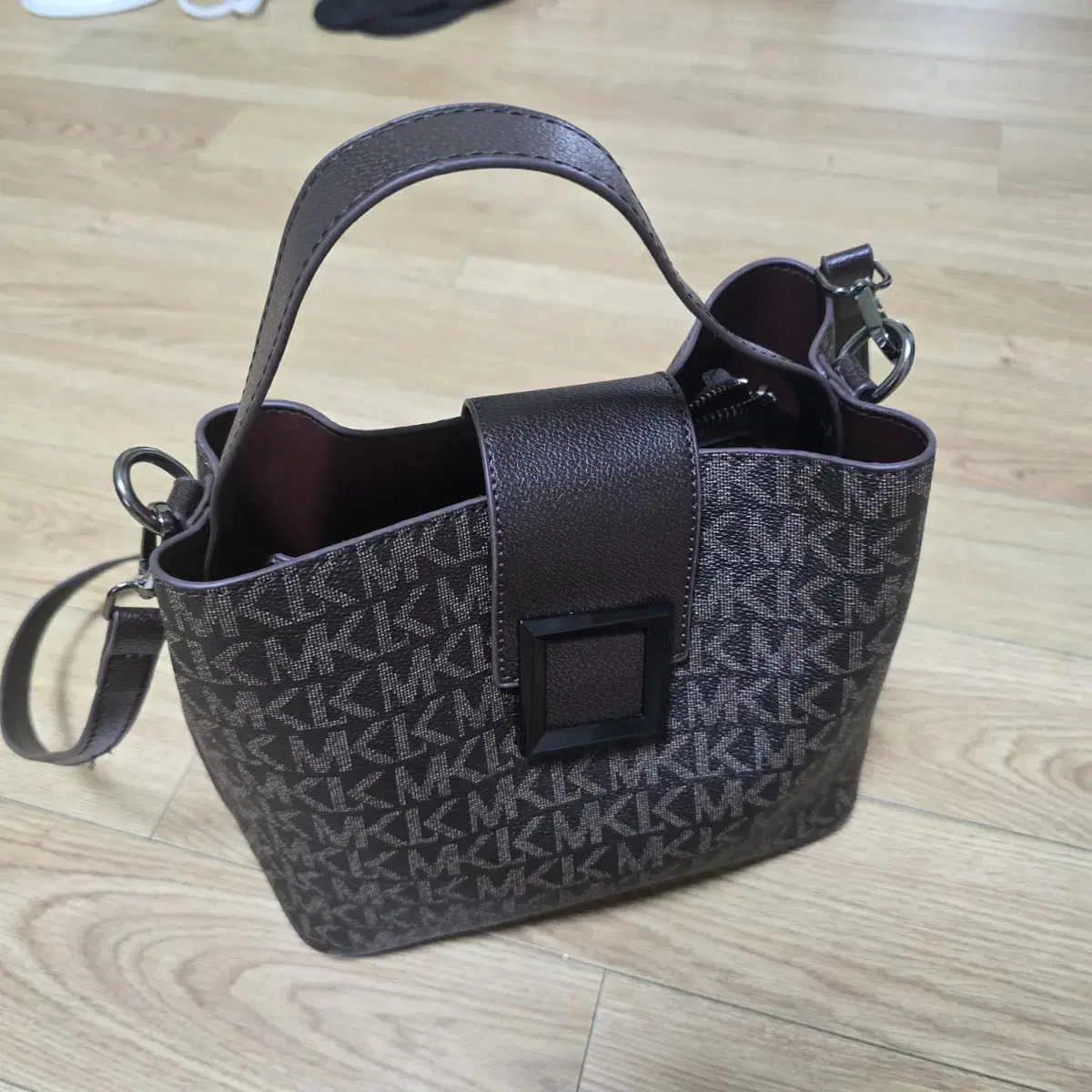 Handbag Status Class S