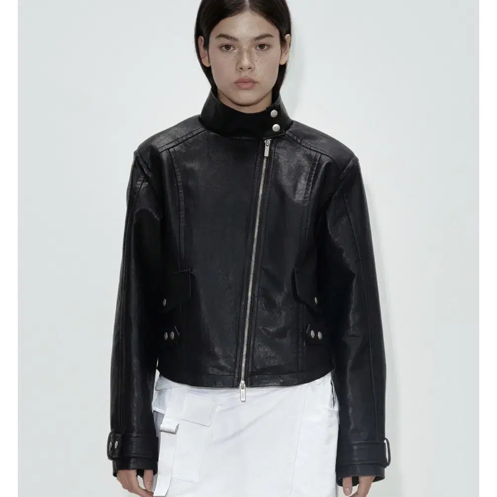 세릭 LEATHER ZIPPER JACKET