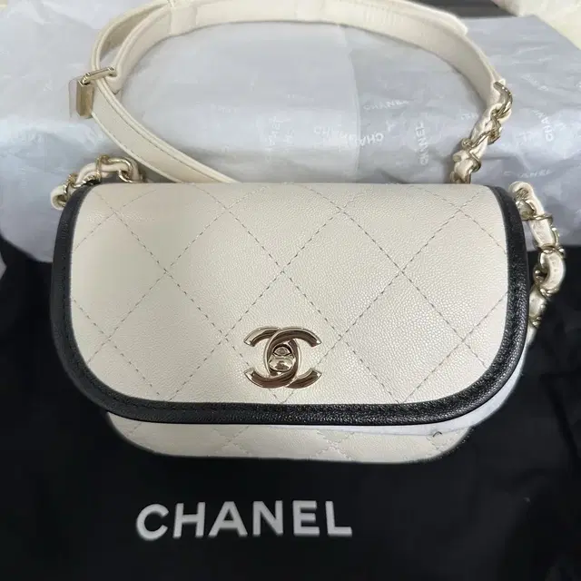 샤넬 CHANEL 미니 메신저백 캐비어 시즌백