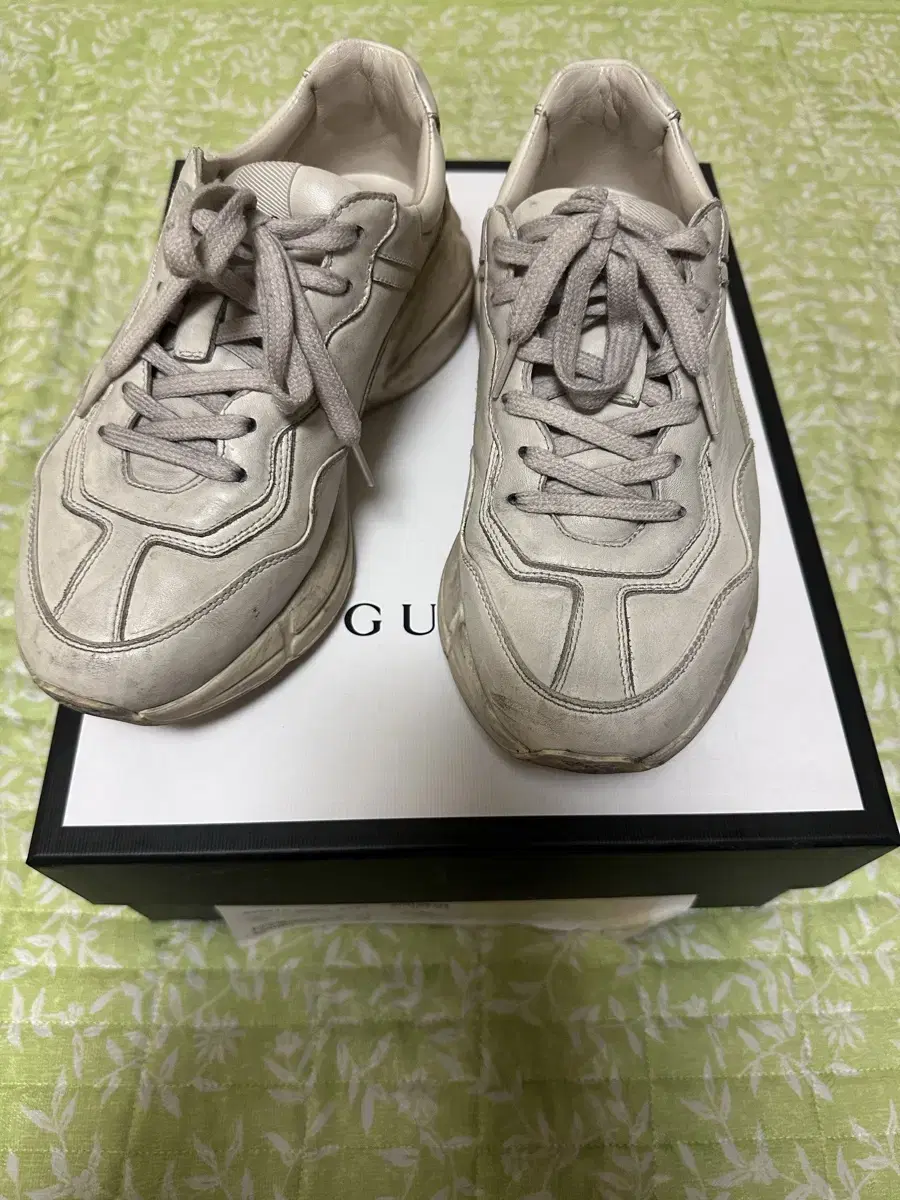 Gucci Lightning size 5