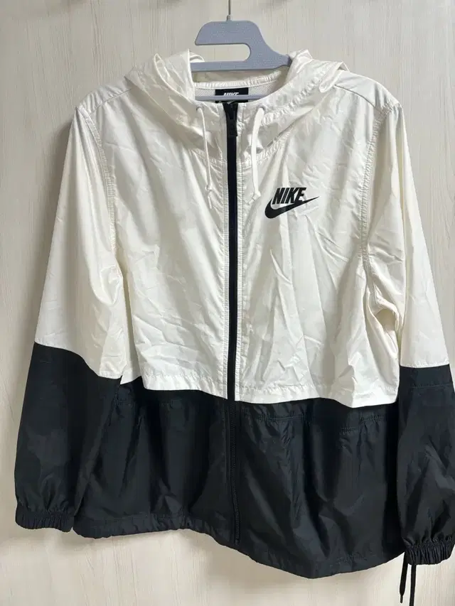 Nike 나이키 흰검 바람막이 자켓 S