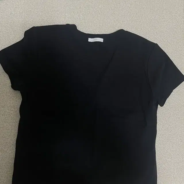 오데스 signature half tee black