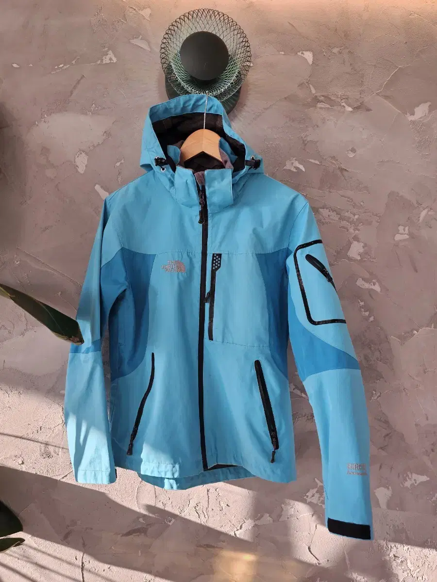 The North Face Gore-Tex Windbreaker 95-100 fei