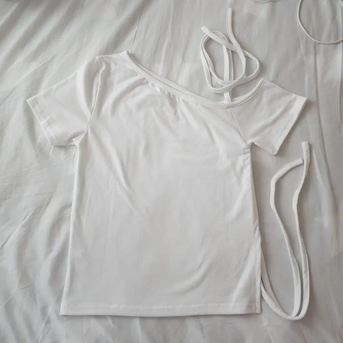 Off Shoulder String Shirring Shirt / White