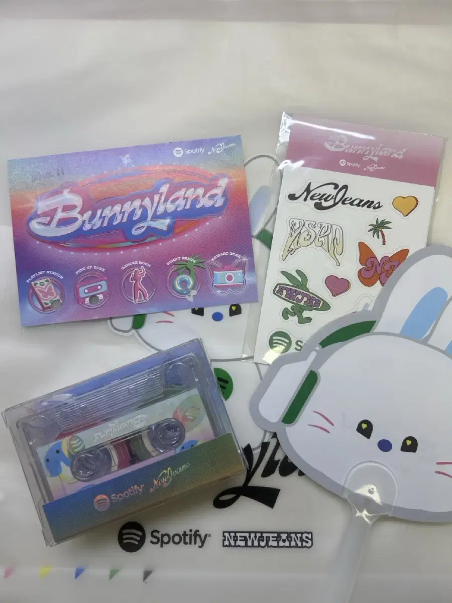 뉴진스 Bunnyland 한정 굿즈 팝니다