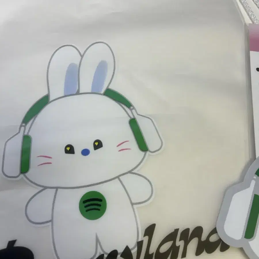 뉴진스 Bunnyland 한정 굿즈 팝니다