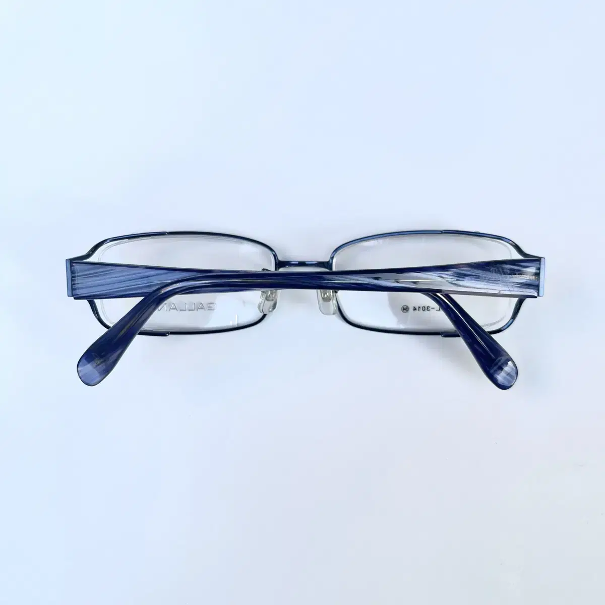 Blue wave frame glasses