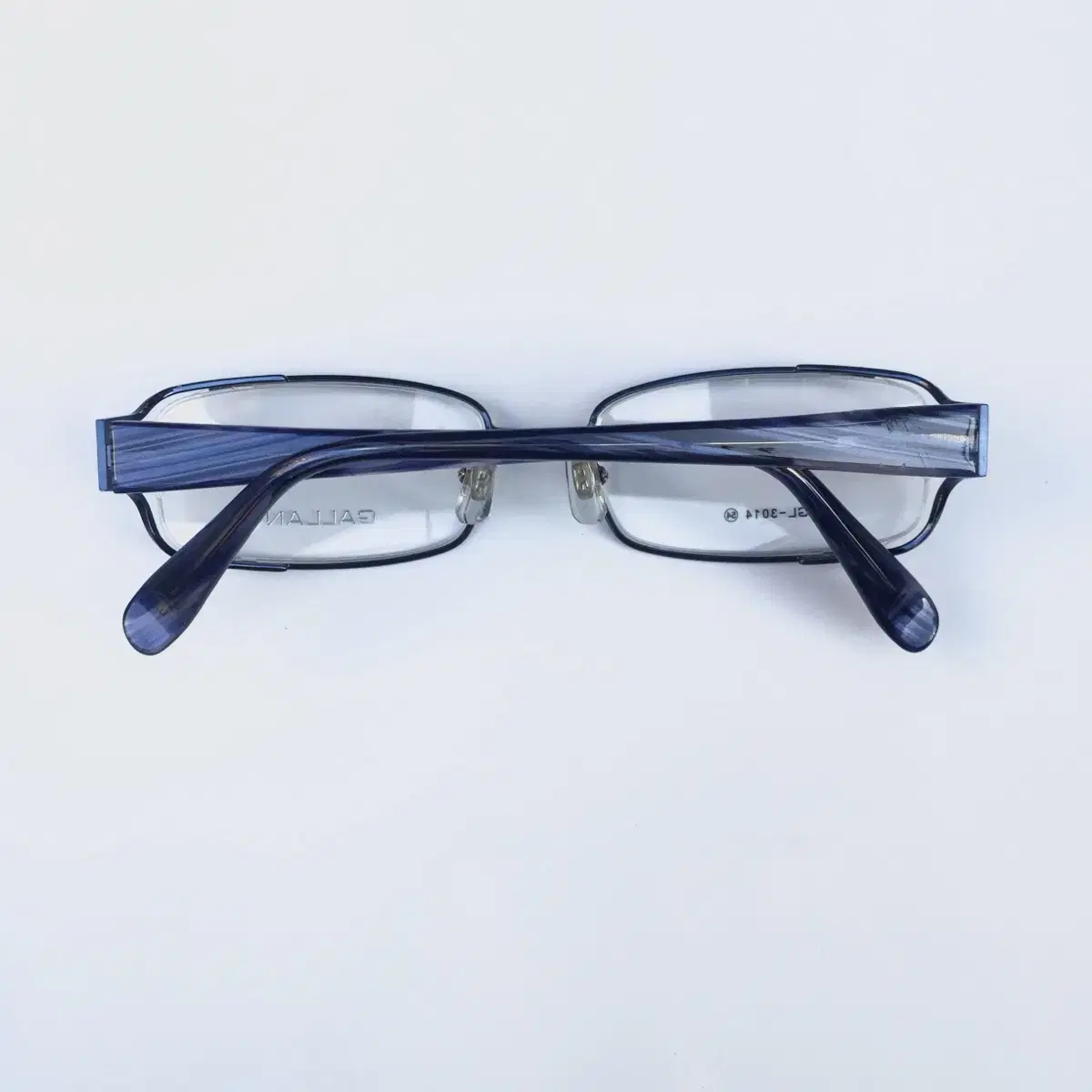 Blue wave frame glasses