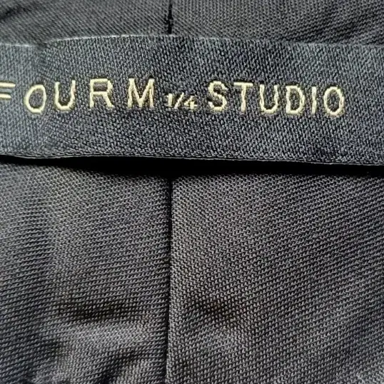 새상품 한섬 폼스튜디오 FOURM 1/4 STUDIO 팬츠 S size