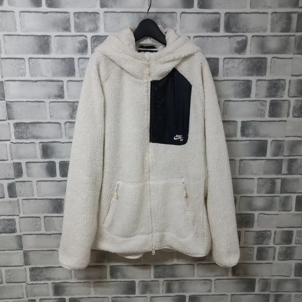 8-31/Nike Ivory Hoodie Zip-Up Hoodless Men