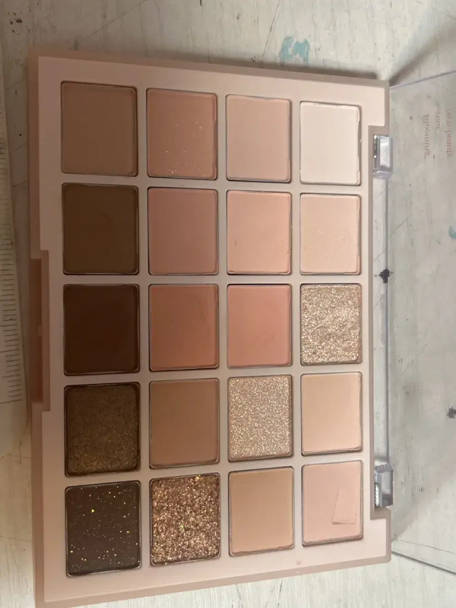 Bom Worm Palette Shadows