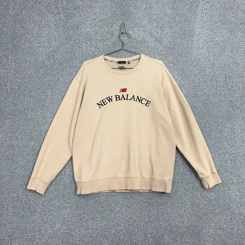 New Balance Printed Beige Sweatshirt 100