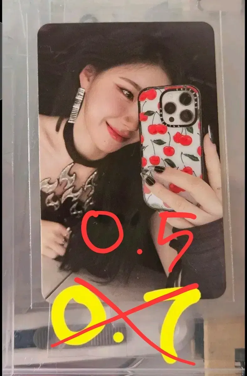 Itzy chaeryeong sells Bontubi photo cards