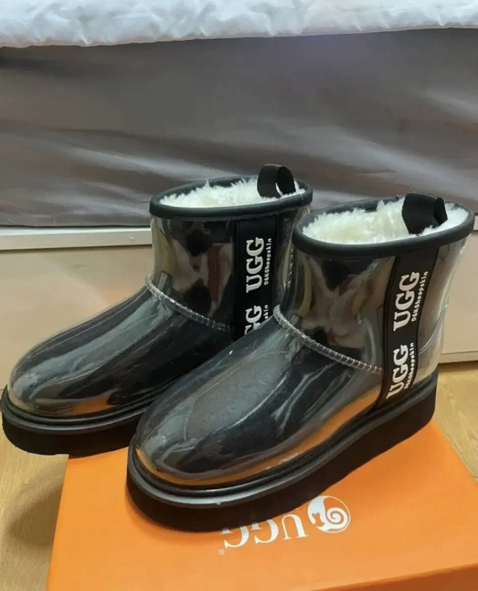 [UGG_정품] 어그 클리어 미니 부츠 블랙 EU40 (245~50mm)