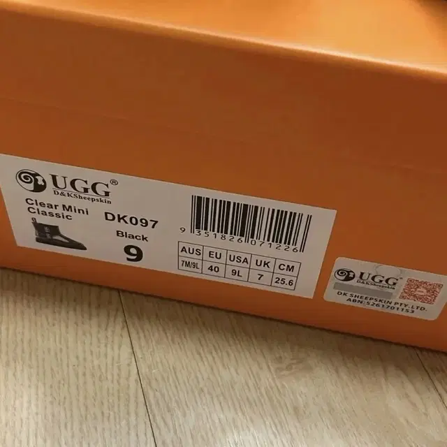 [UGG_정품] 어그 클리어 미니 부츠 블랙 EU40 (245~50mm)