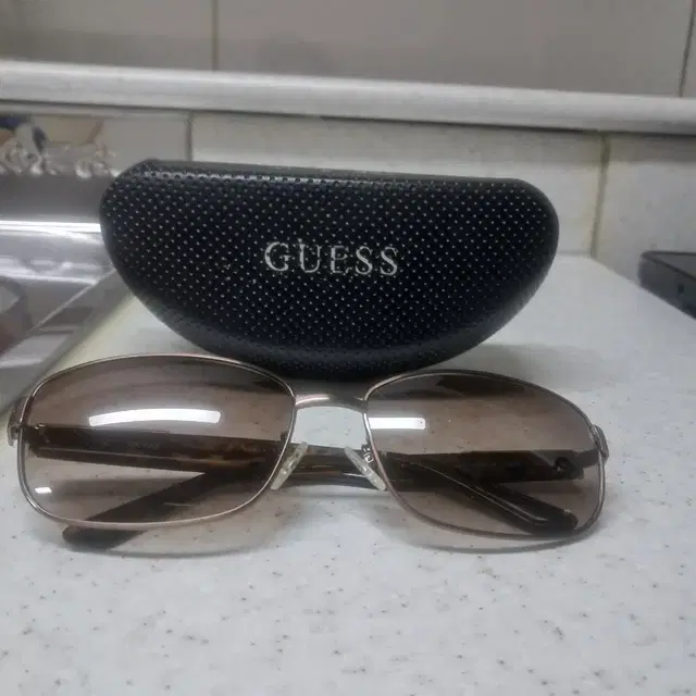 GUESS.선글라스.브라운.4만5천.