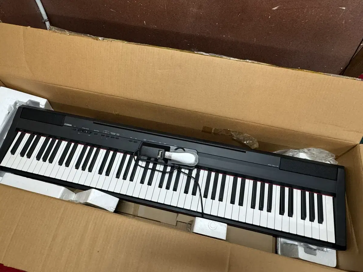 YAMAHA P-105B