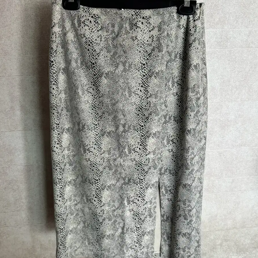 루에브르 Phyton printed skirt  (2size)