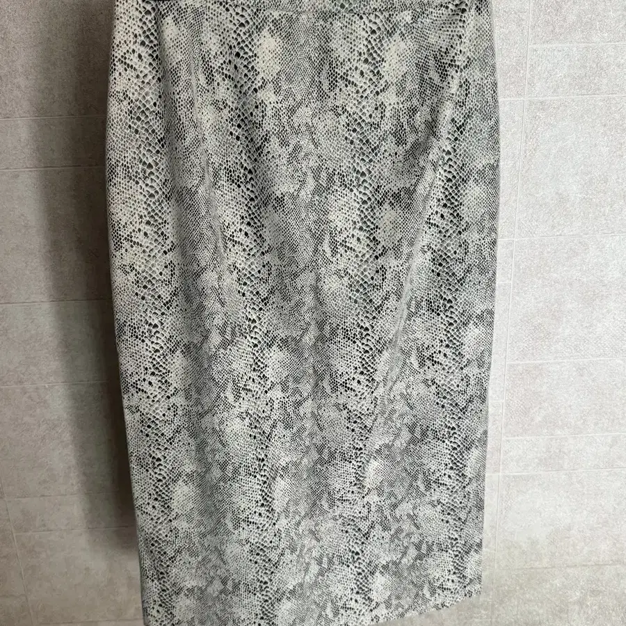 루에브르 Phyton printed skirt  (2size)