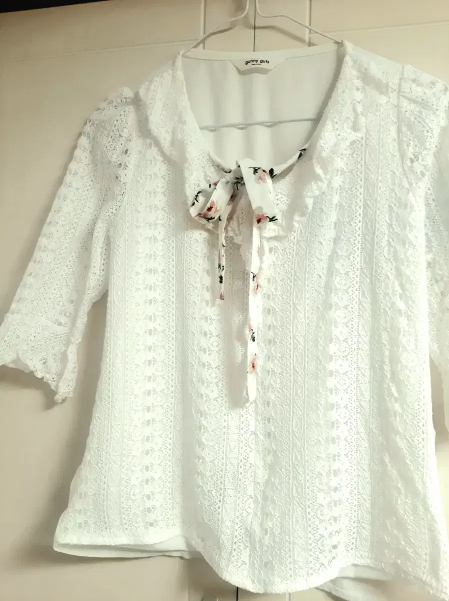 Flower ribbon frill neck knitting lace white blouse F