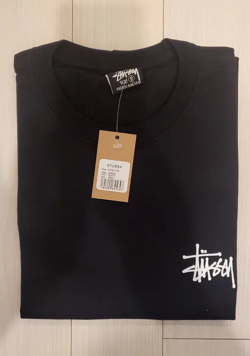 Stussy Sunset short sleeve size S is brand new.