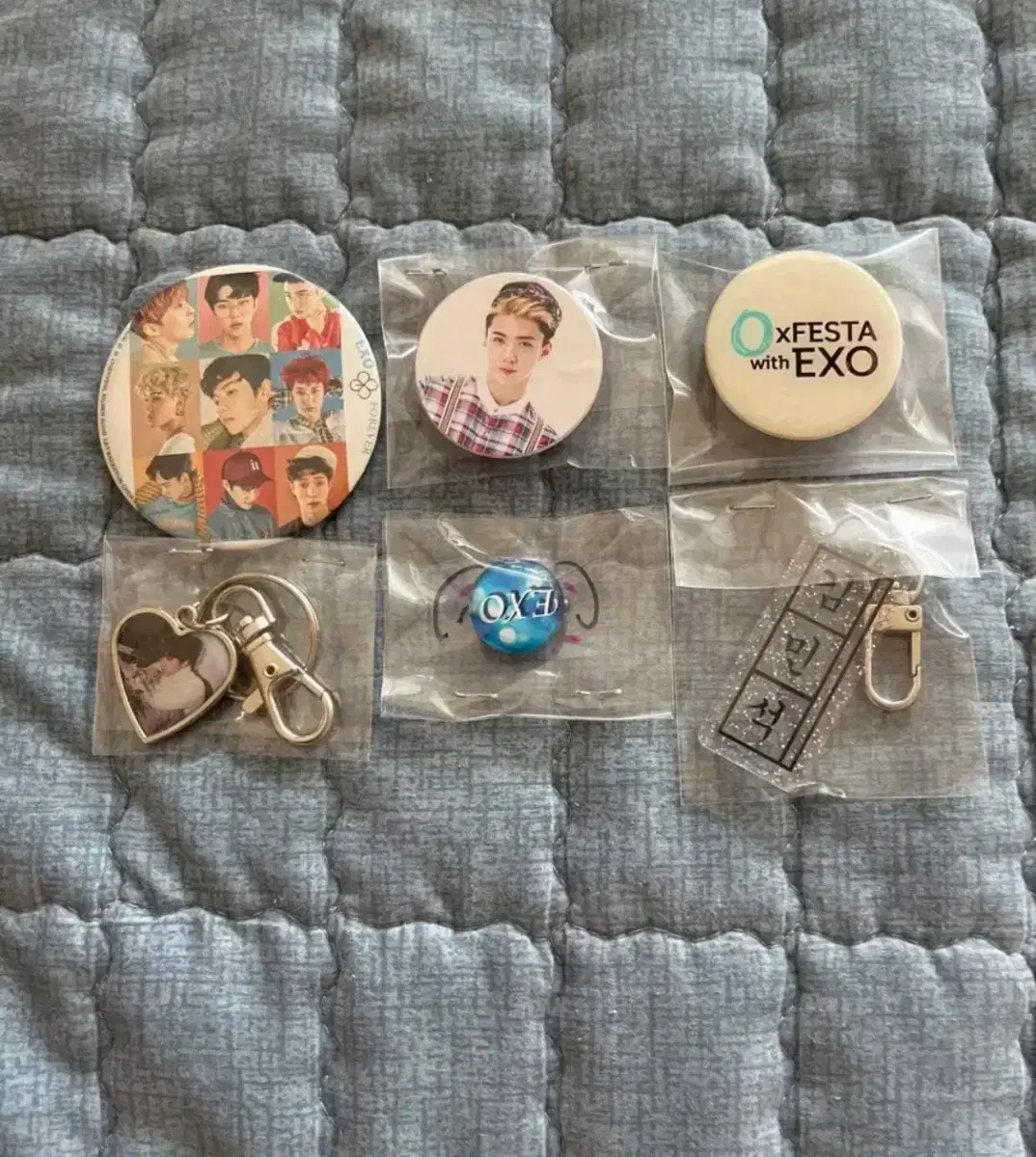 EXO merchandise bulk wts (GripTalk badge keyring)