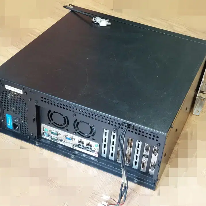 iEi RACK-360GBATX-R22 산업용컴퓨터 랙